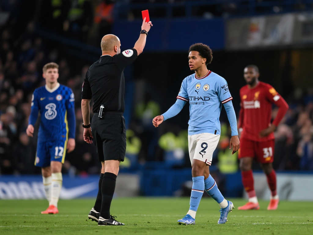 【英超】水晶宫2-2战平十人曼城，里科·刘易斯染红离场